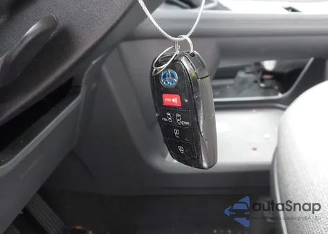 2022 Toyota Sienna Le z USA, uszkodzony, nr VIN 5TDBRKEC7NS086151